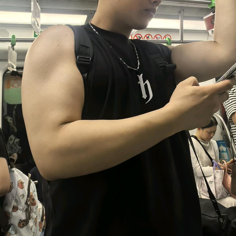 八块腹肌の狂少