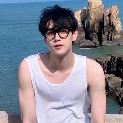 酸酸甜甜草莓味牙垢（别让傻子学ps）