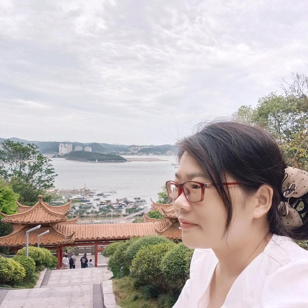 只要努力拼总有一天会出头