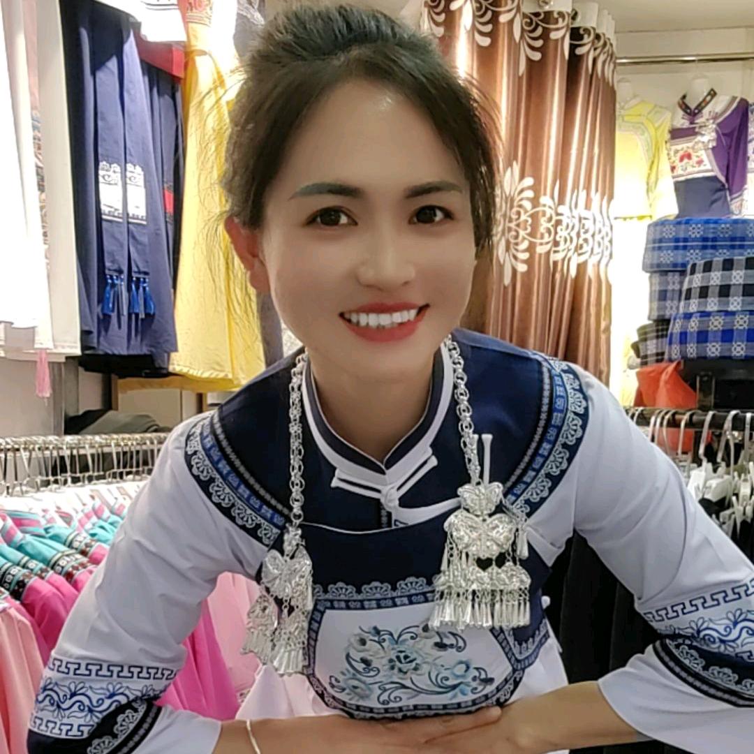 韦氏民族服装