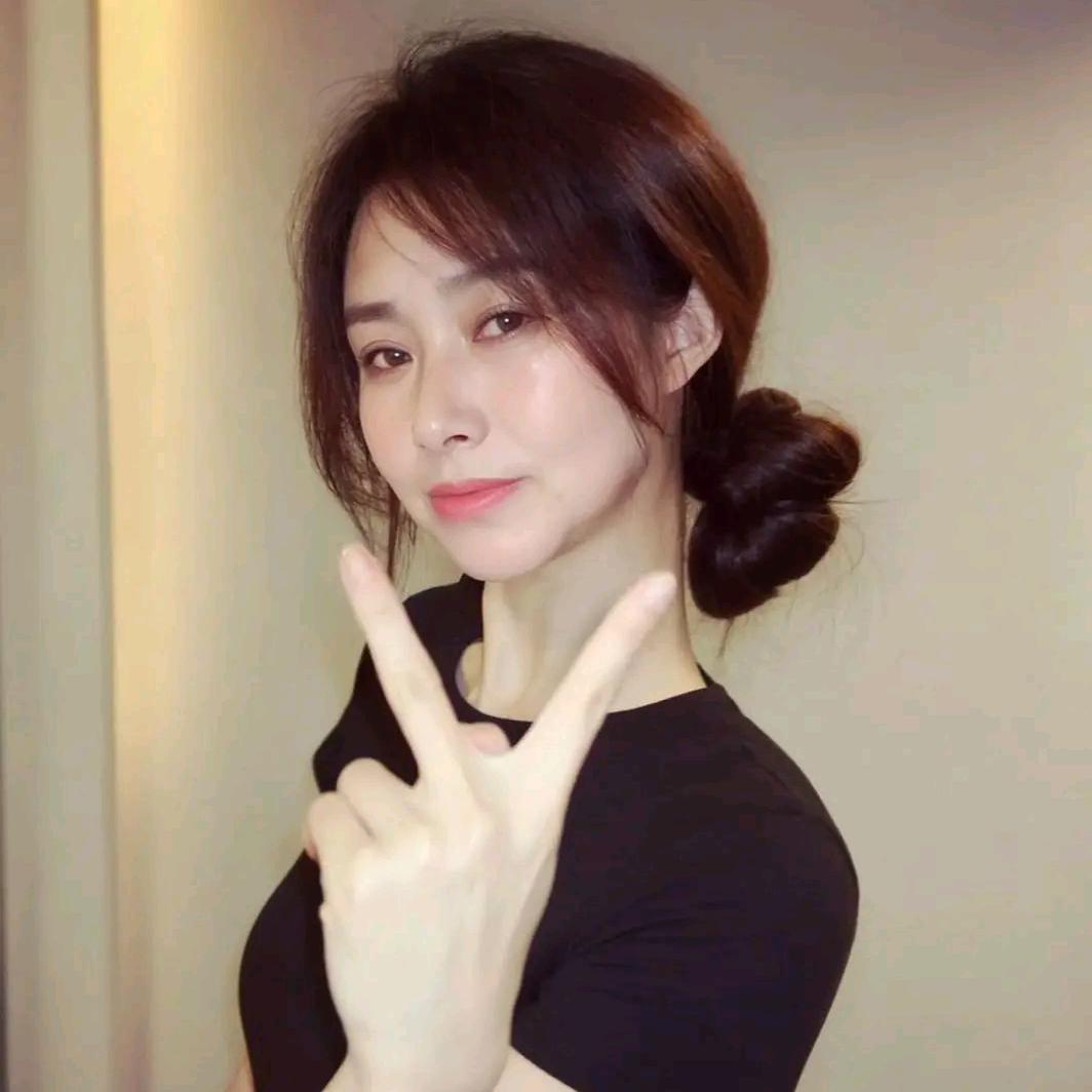 抽着烟看着天能活一天是一天