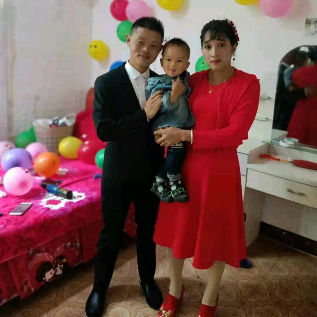 （刘振太)本人职业，竹林下粉白装修