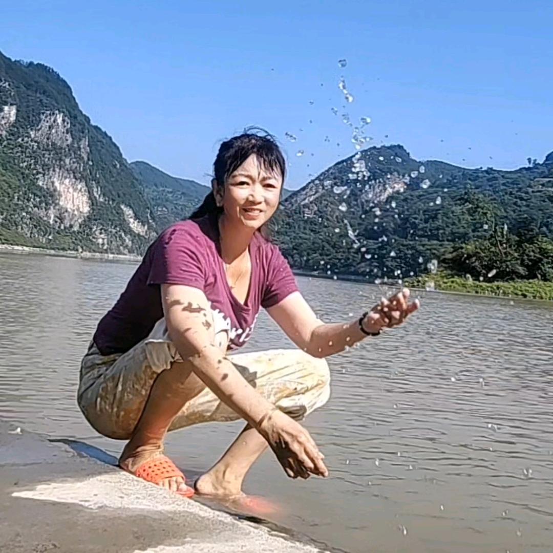 乌江边的女人