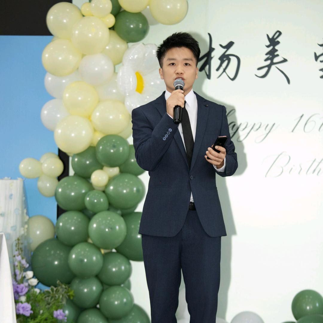 彬彬爱唱歌
