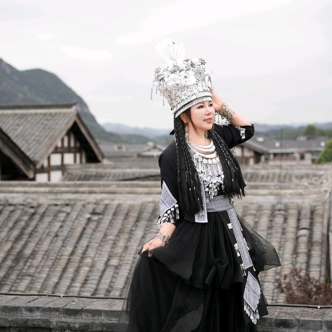 地摊小姐姐