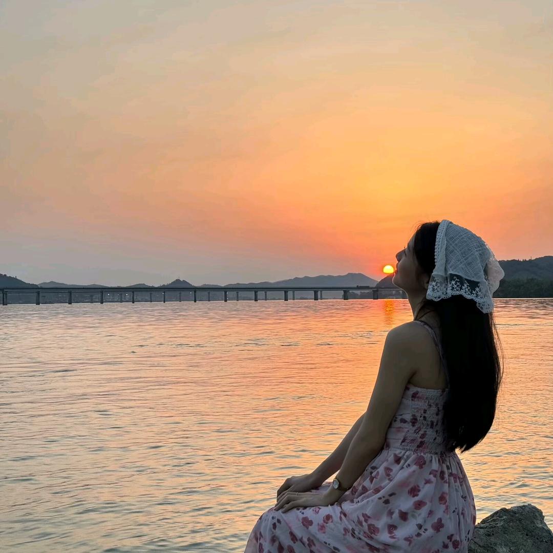 郑 钱买快乐