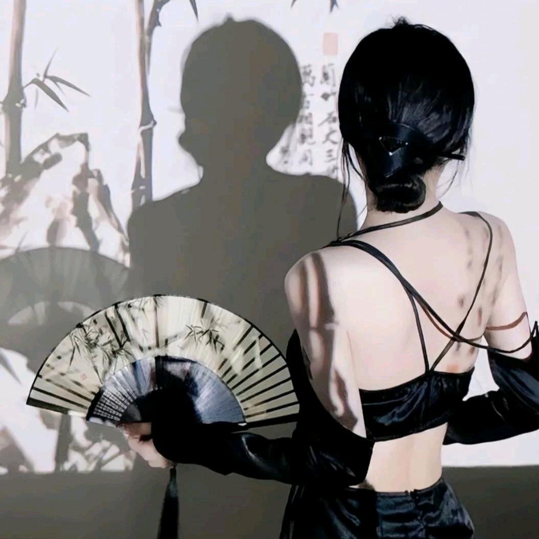 百衣百顺服装