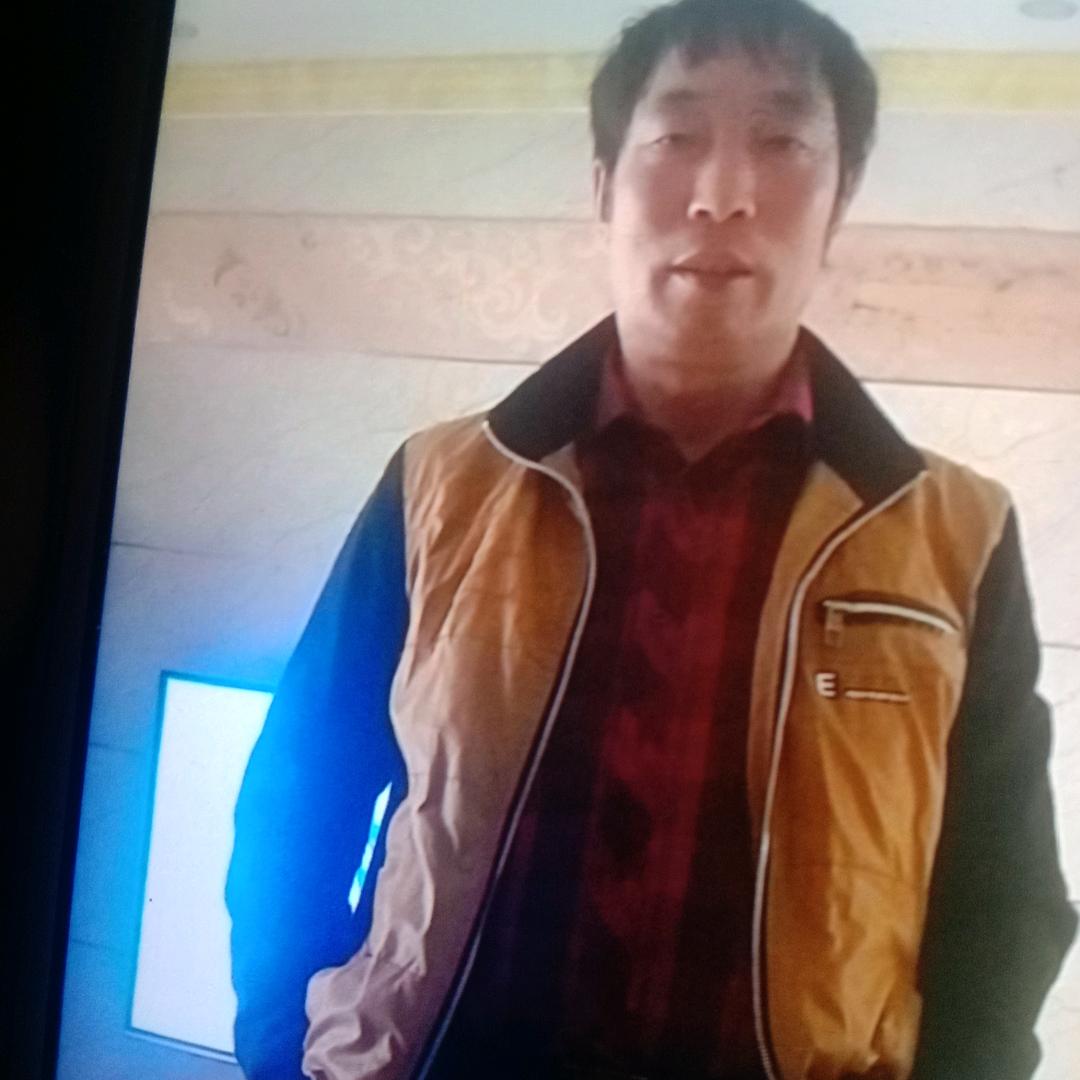 李传成十堰市，郧西人，从小就爱吹拉弹唱