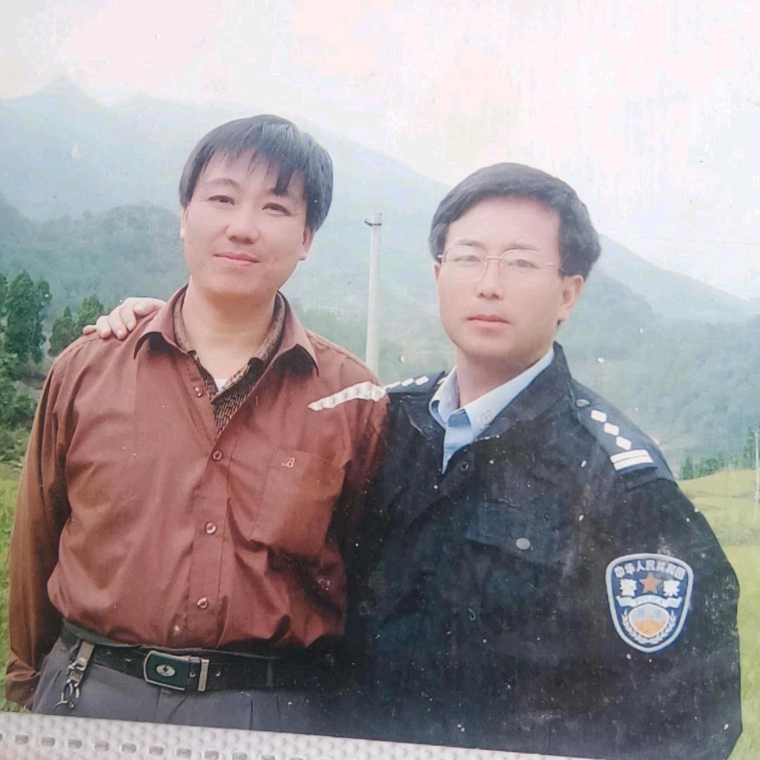 雄鹰飞翔