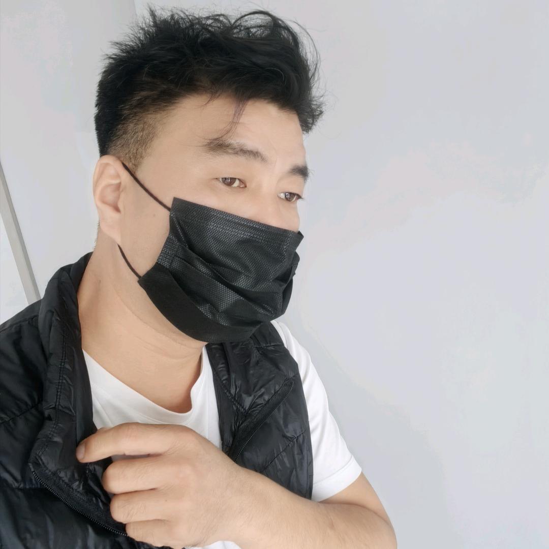 随风，，