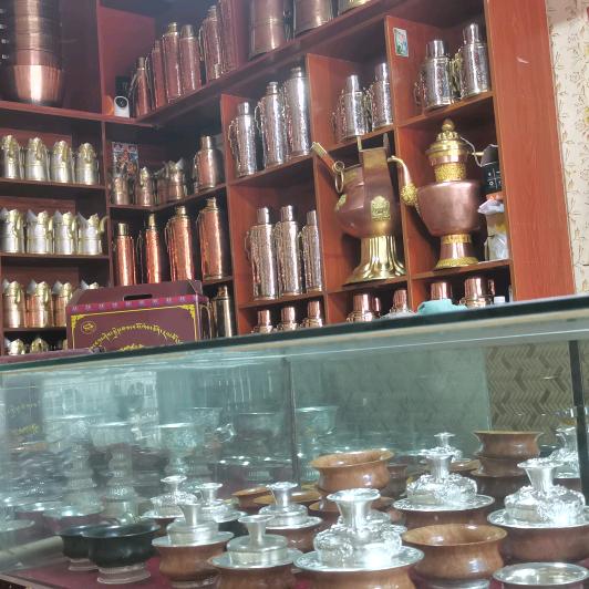 韧余扎西吉彩工艺品小号