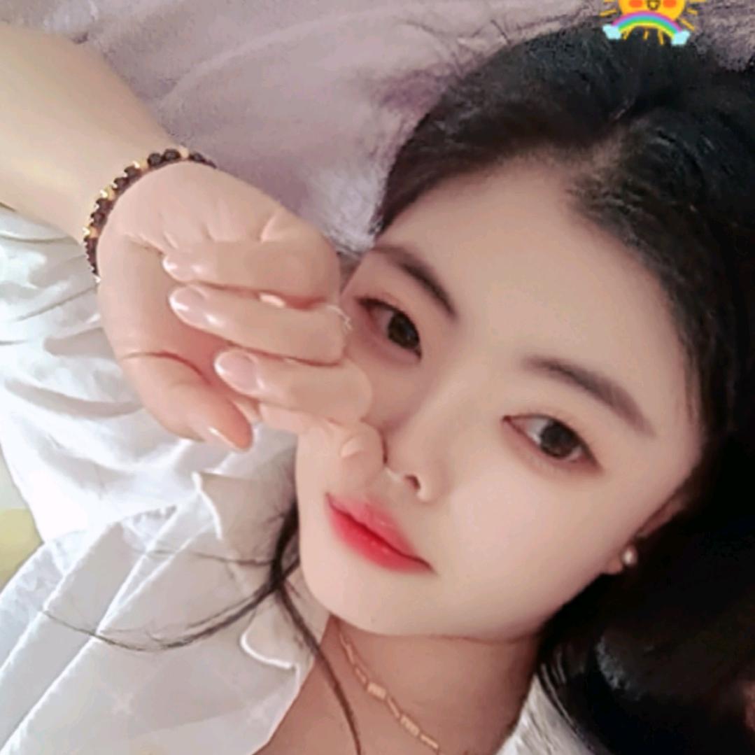 摆摊小姐姐`