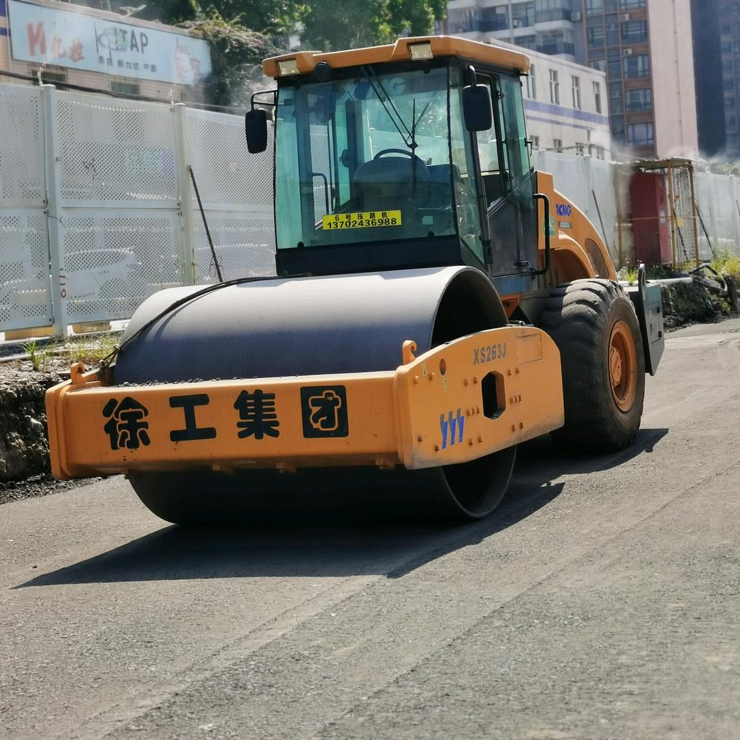 顺德佛山周边大小压路机常年对外拖车