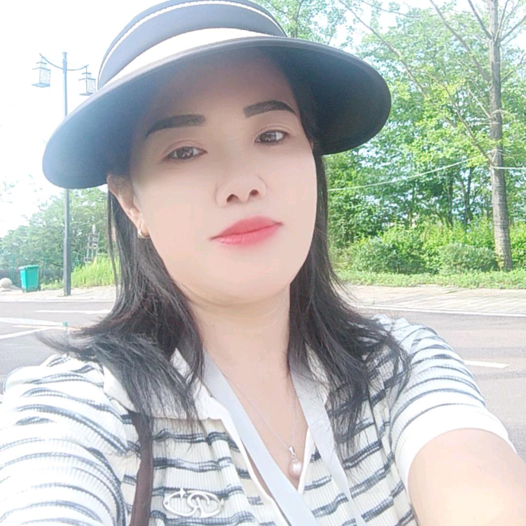 三妹，喜欢音乐。