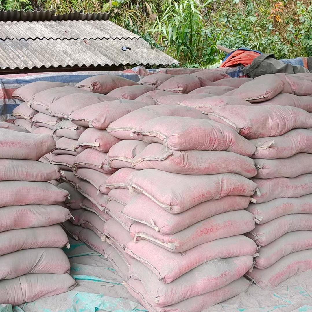 卖建筑材料的小吴