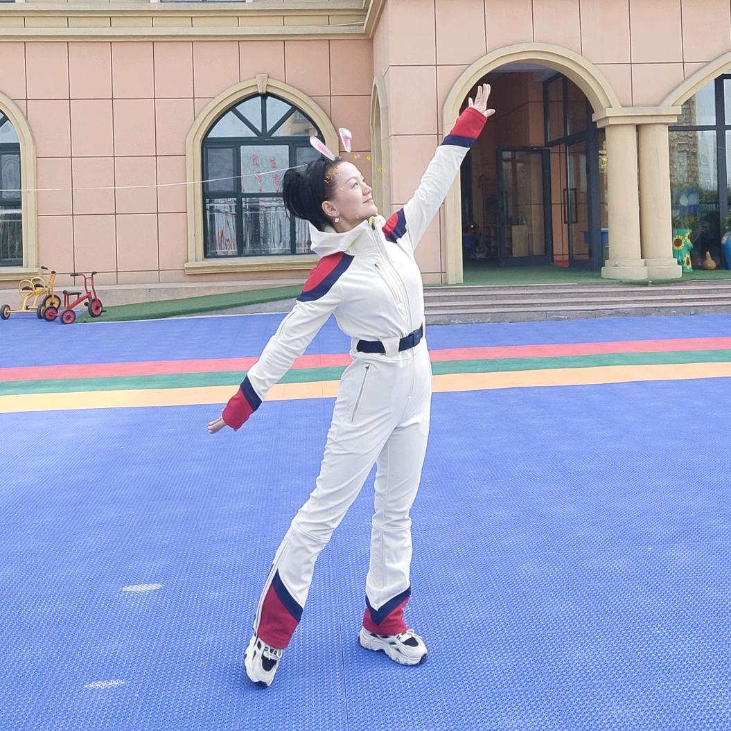 阳光灿烂郭羿含