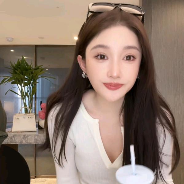 盼盼私服-直播反场