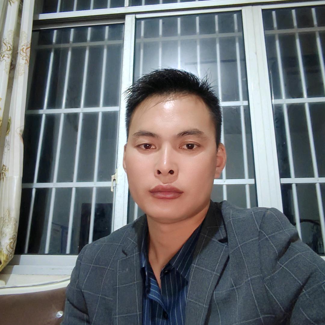 张伟，专业承包大小土建工程