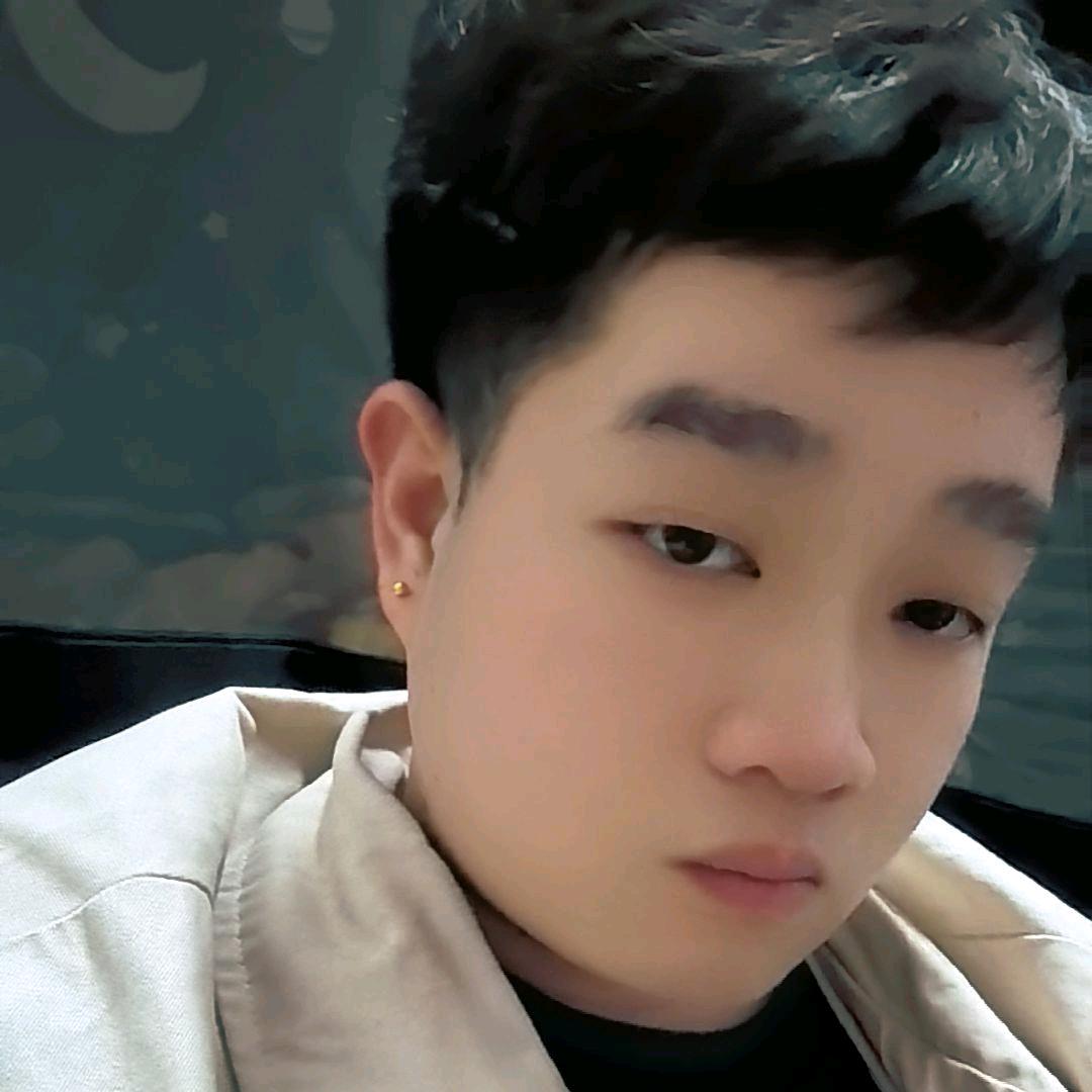 謝偉傑๑_๑