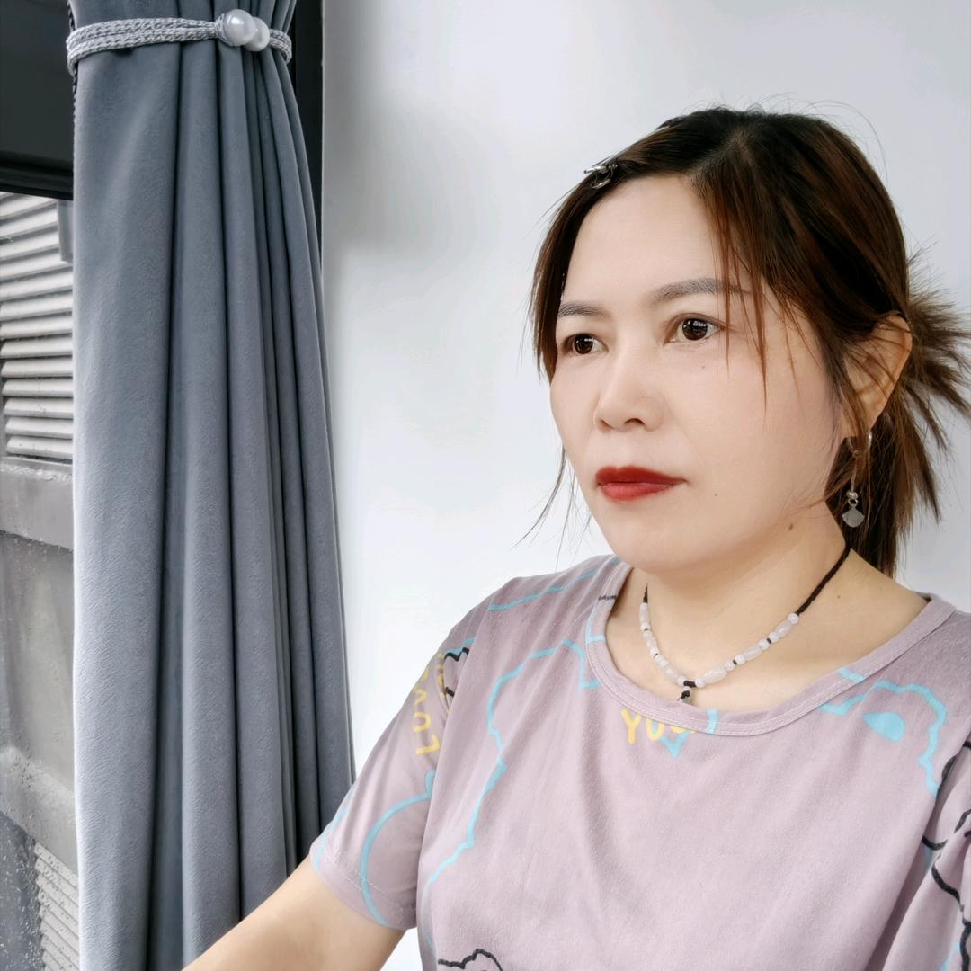 业务何姐四个千金的妈妈