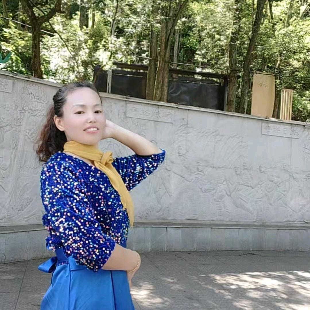 丽喜欢跳舞