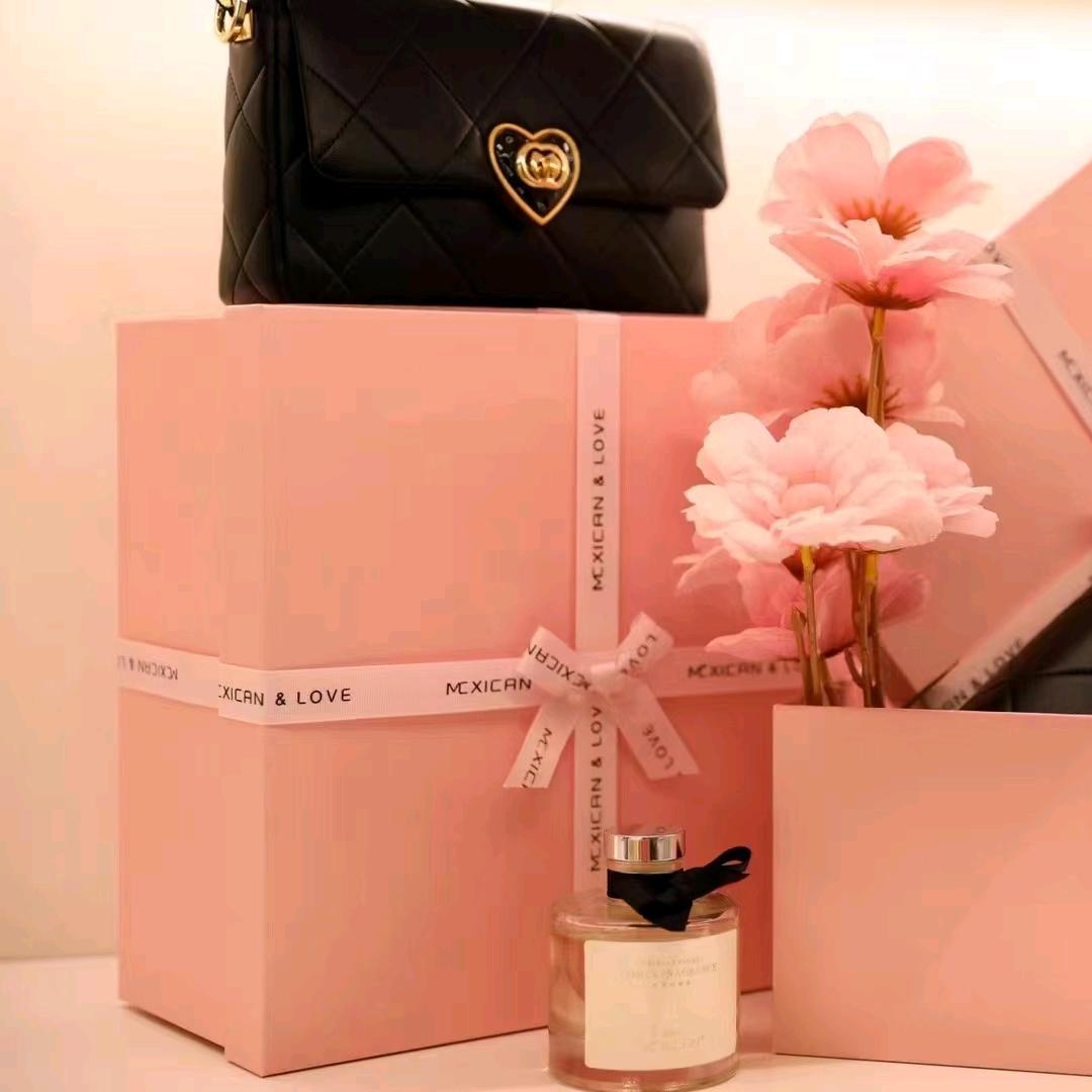 稻草人箱包皮具