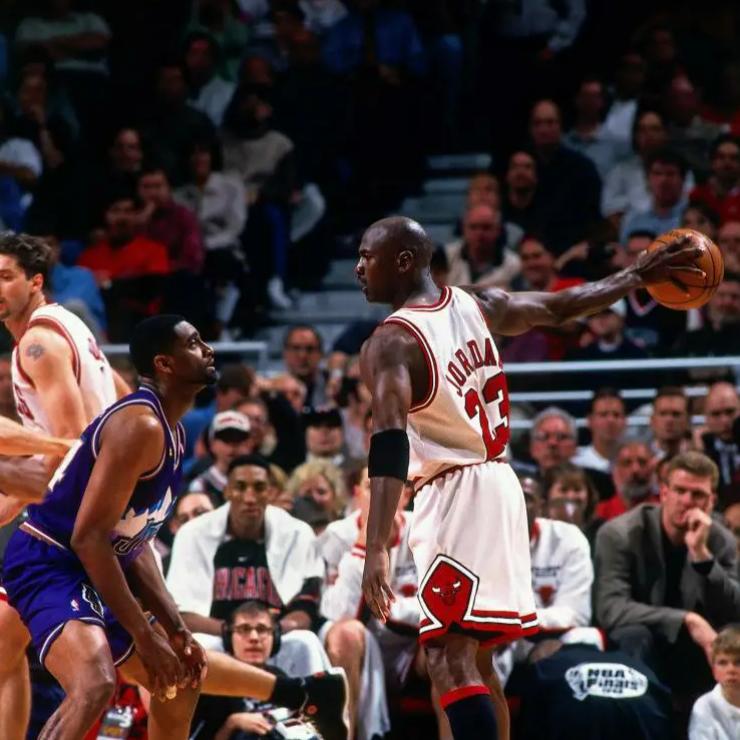 汉昇篮球麦迪熊