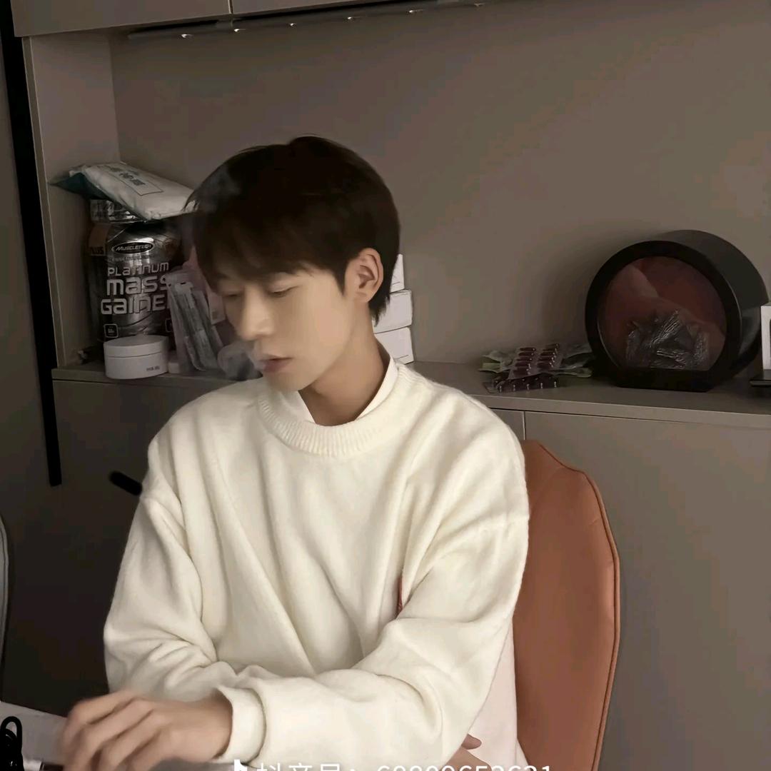 纯爱战神陈半首🍃