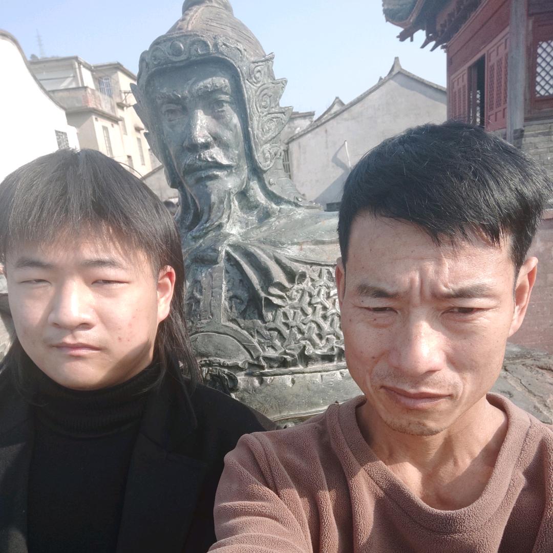 阿挺大量回收废品