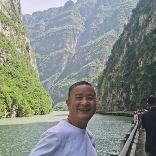 内江公交驾校李教练      哥佬官