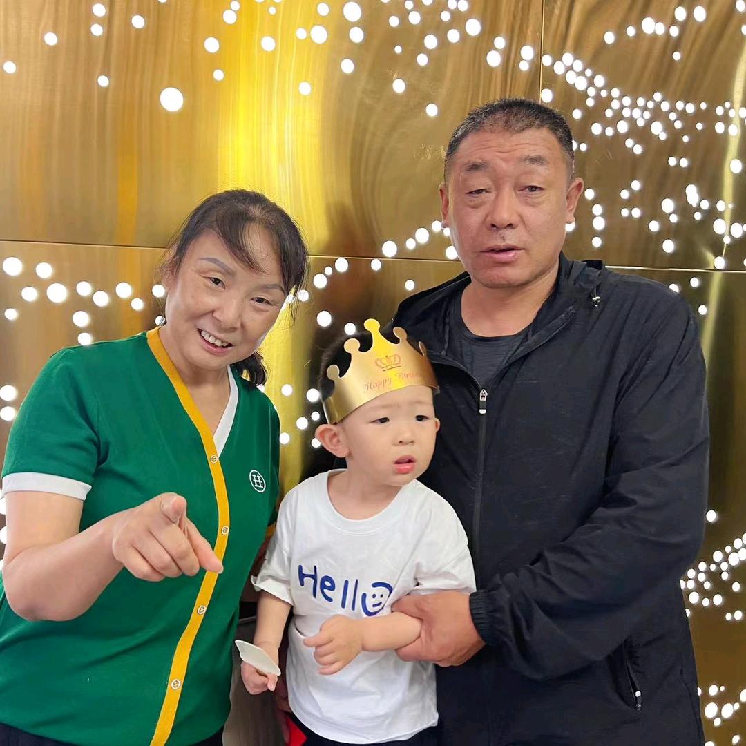 八月奶奶