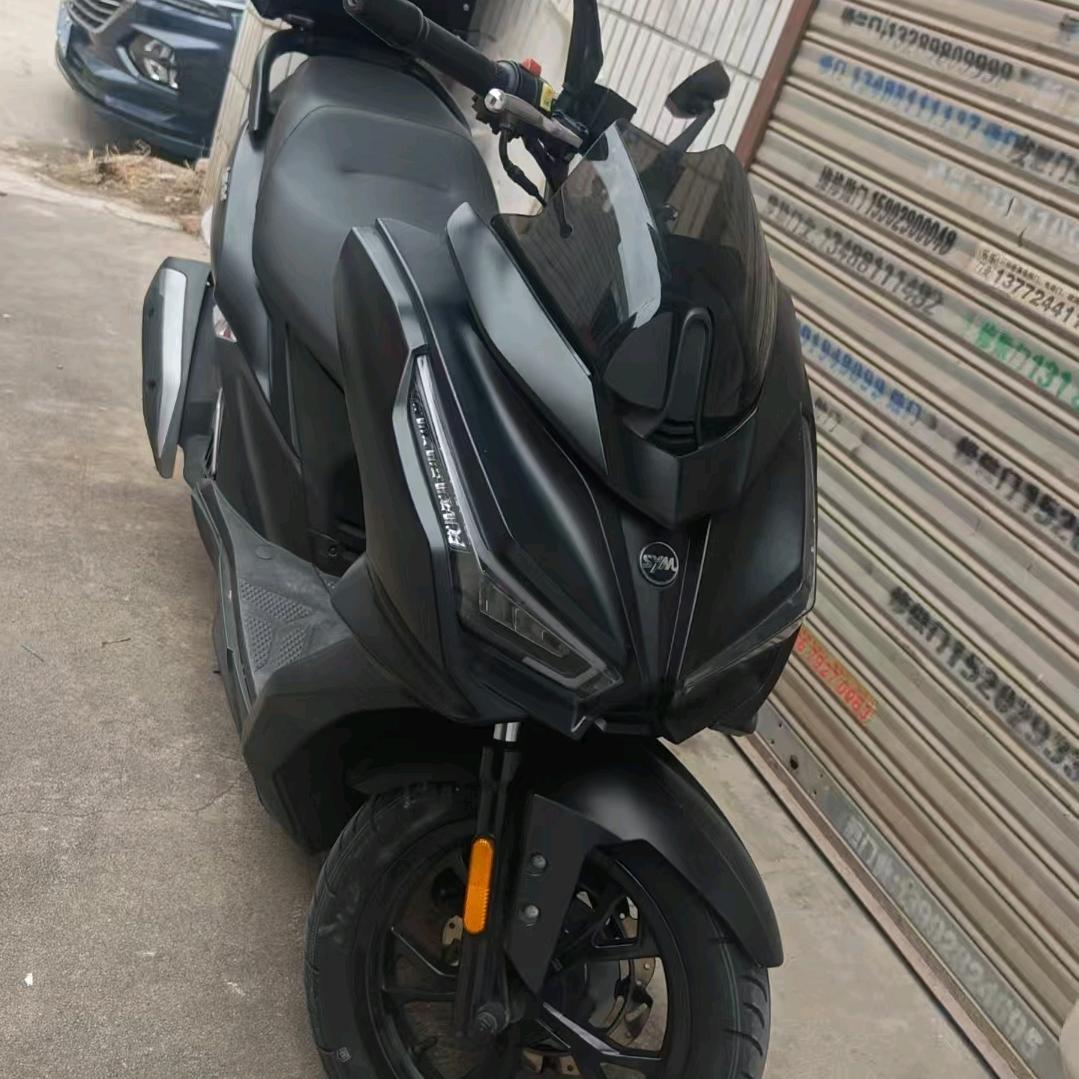 开着明锐卖玩具