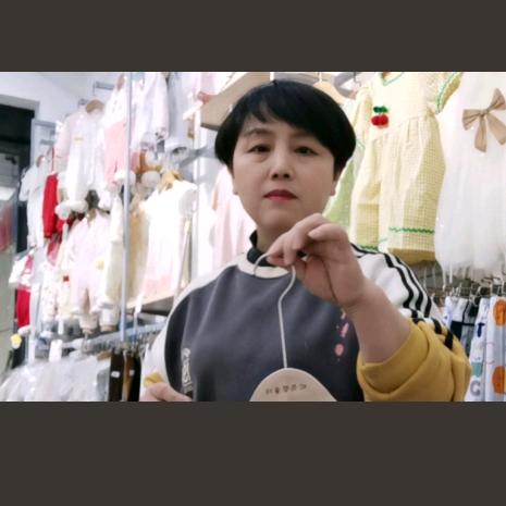 汤沟双胞胎童装店