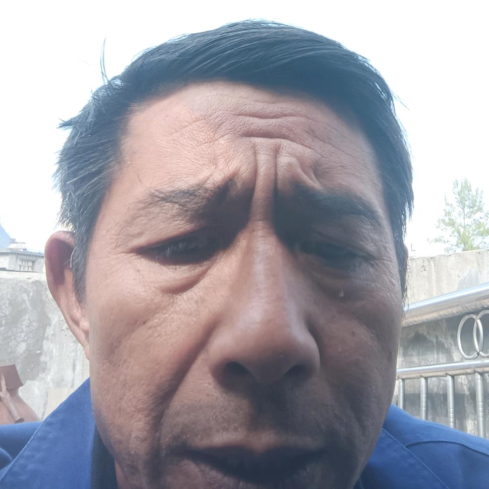 老王，养蜂蜜老哥，有要买蜂蜜唐的