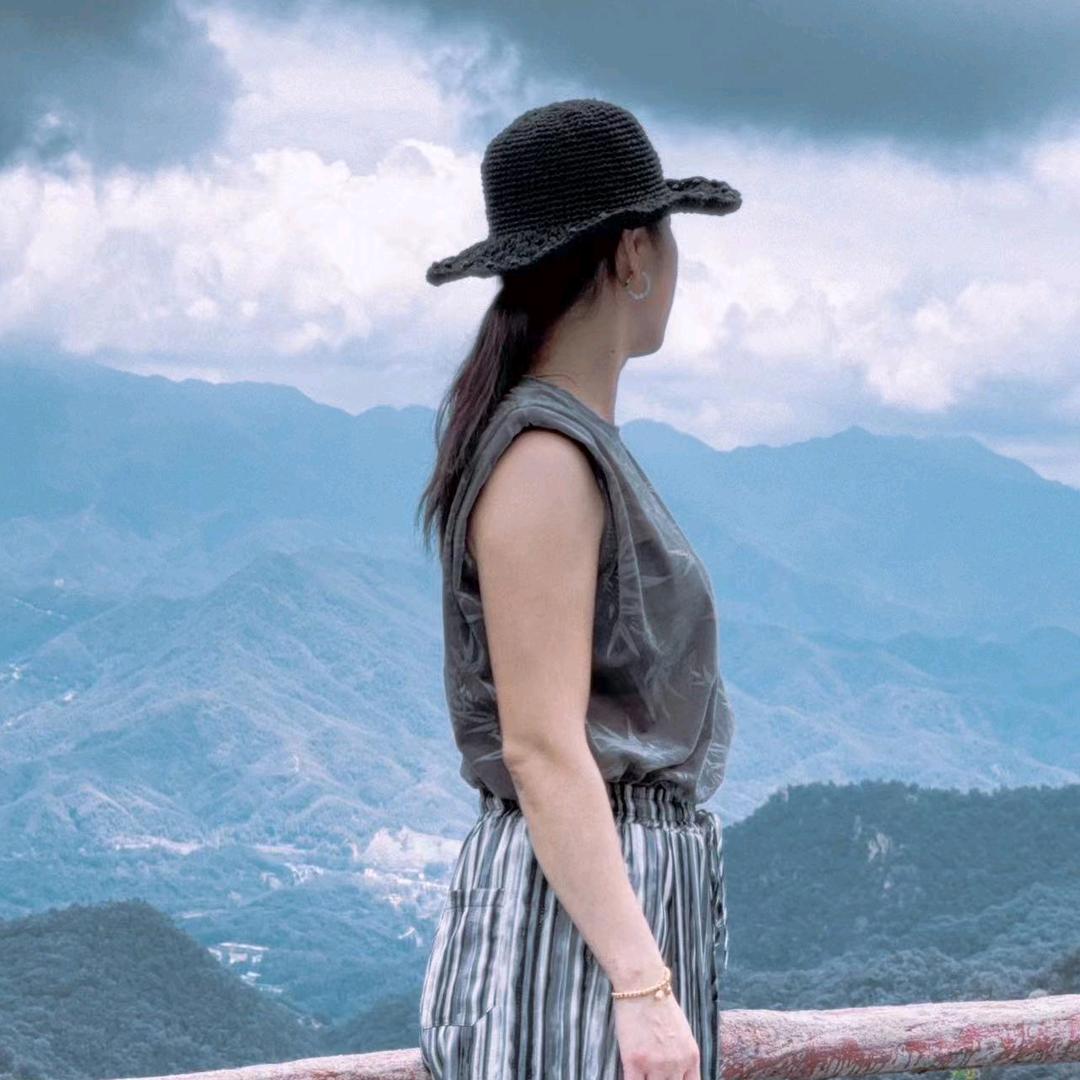 燕子🧡ྀི💛ྀི❤️ྀི🌹🌹🌹