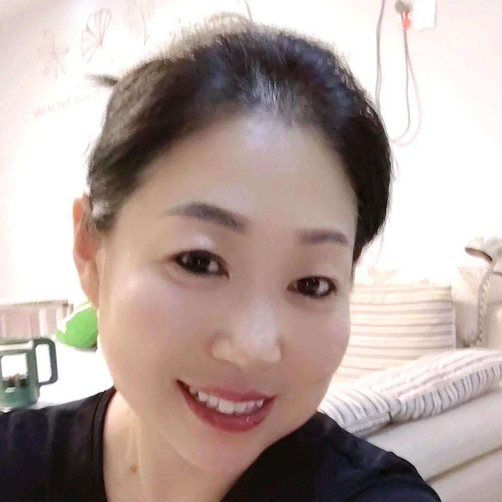 注视着微笑