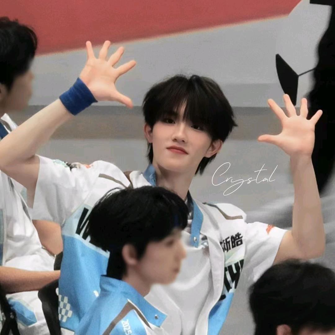 咕噜小苏🎄◟(˶> ᎑ <˶)◞🎄