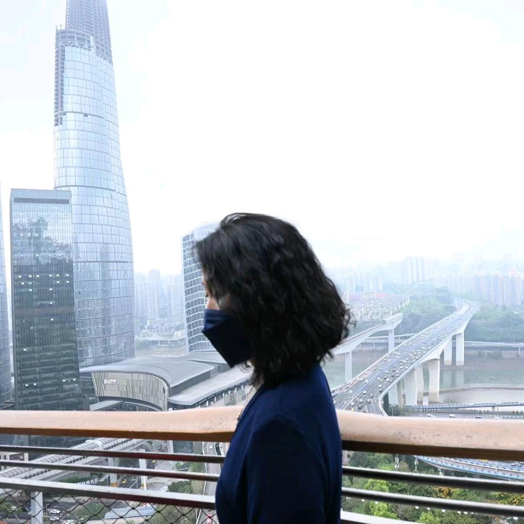 左左