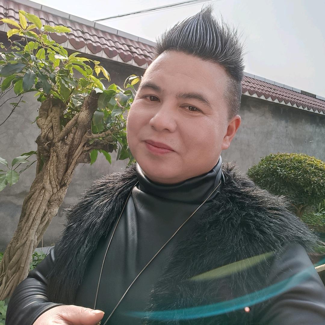 @伟伟演艺团队(承接各类型的文艺演出)