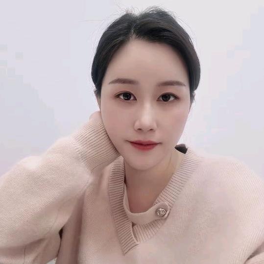 覃莉莉（思 聊）