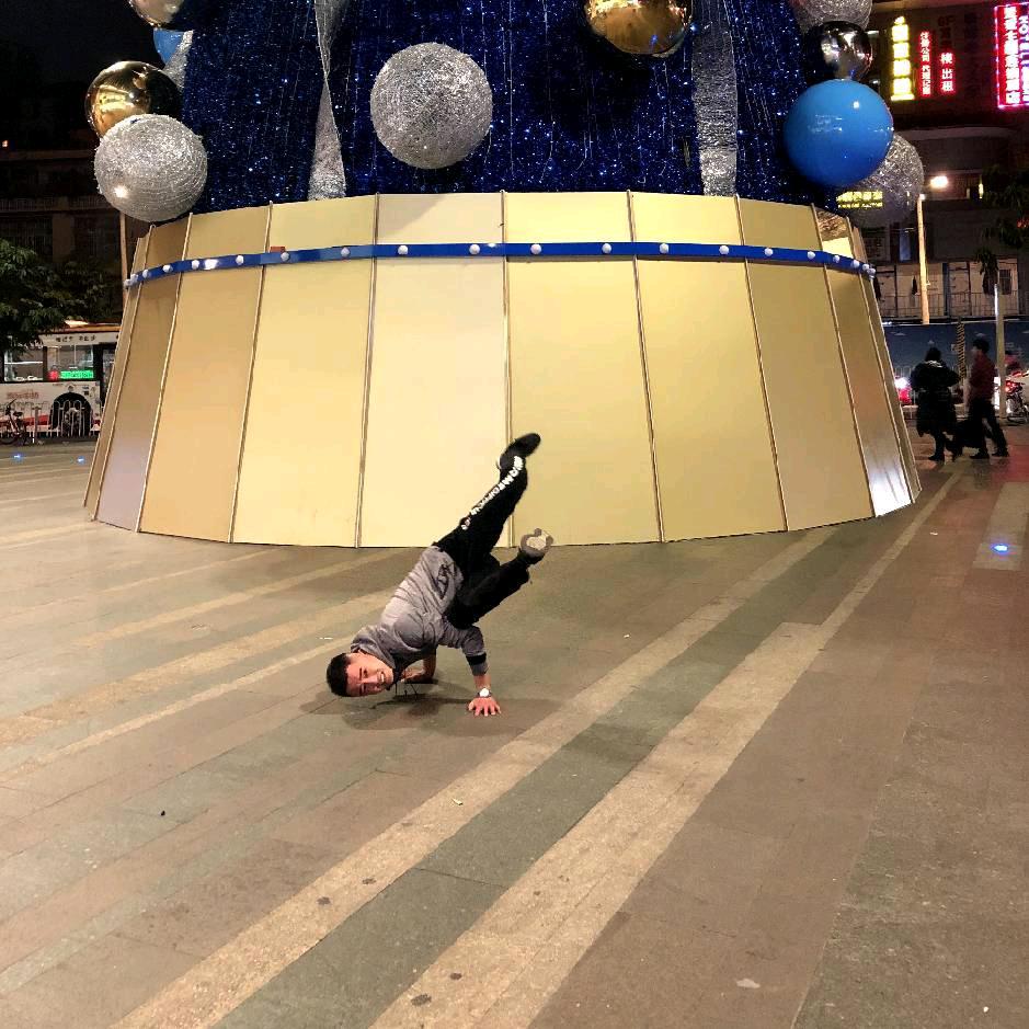 依鑫厨业的许公子