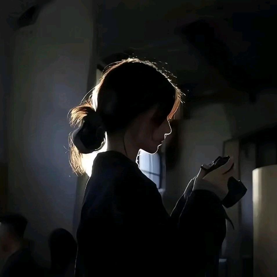 雇只蟑螂打劫银行