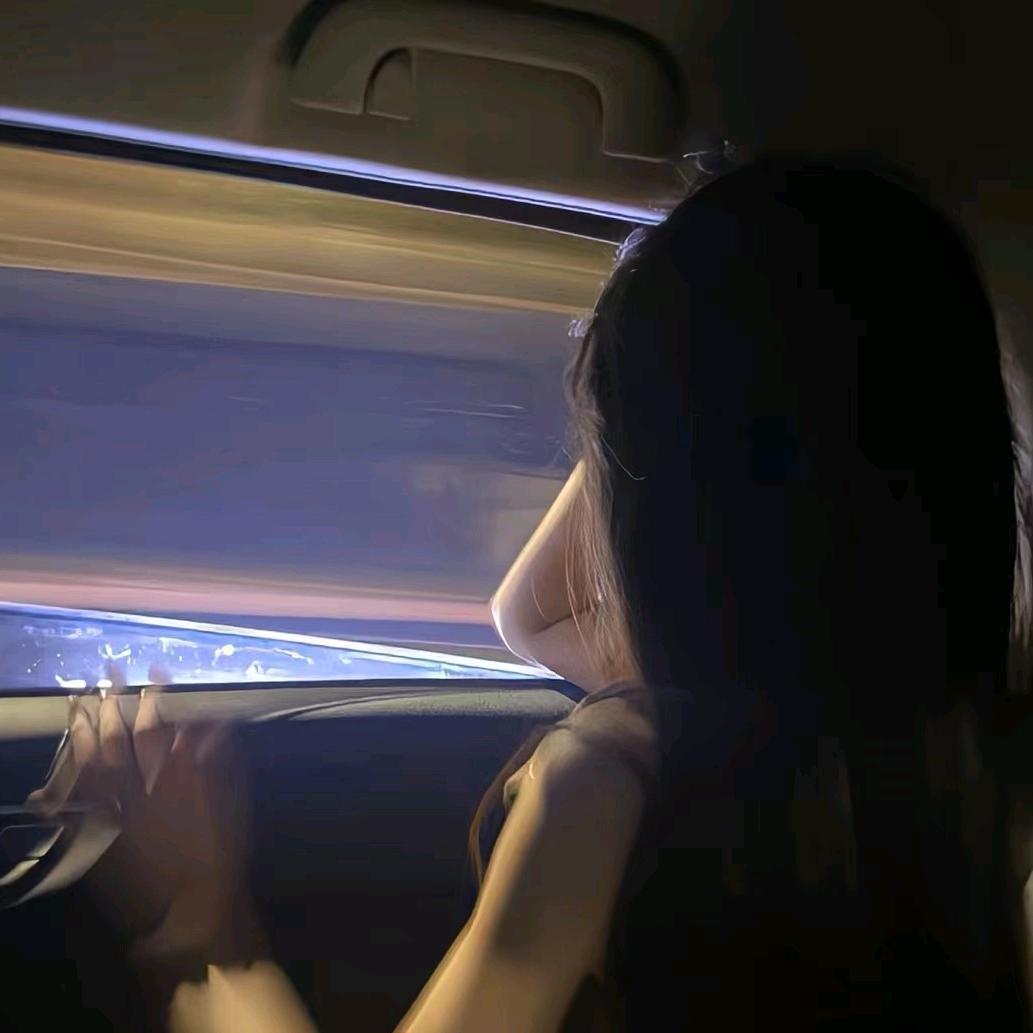摆地摊的小姐姐