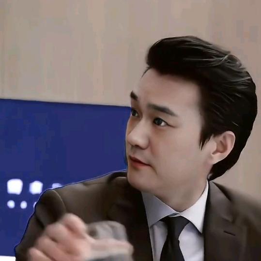 腾飞眼镜哥