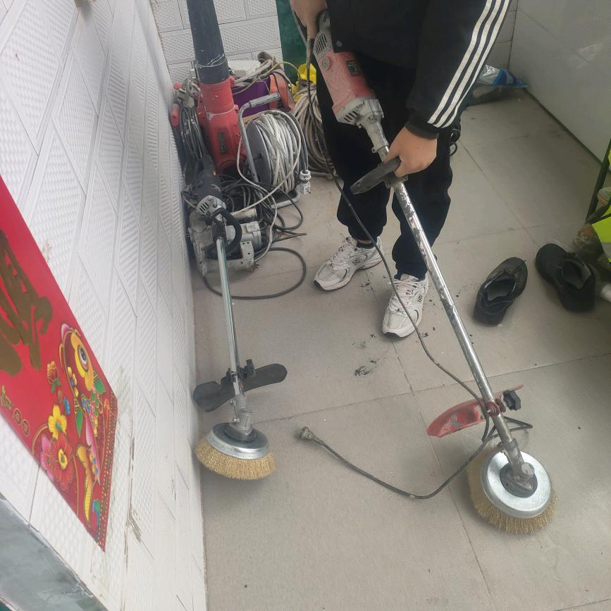 喷漆打磨除锈小云