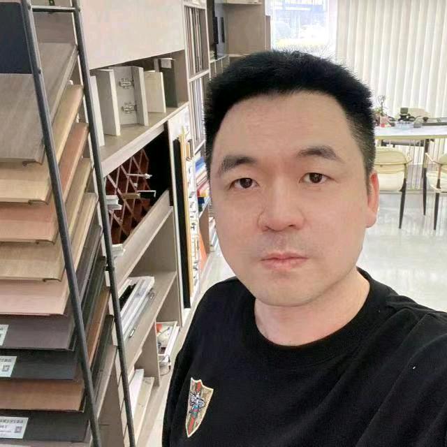 俊哥～泉州狮王全铝顶墙柜厂