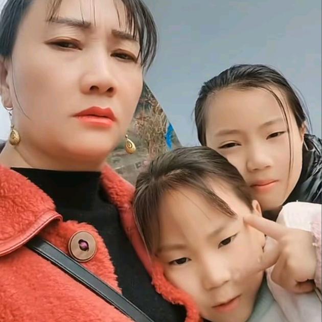 四个小孩的单身妈妈
