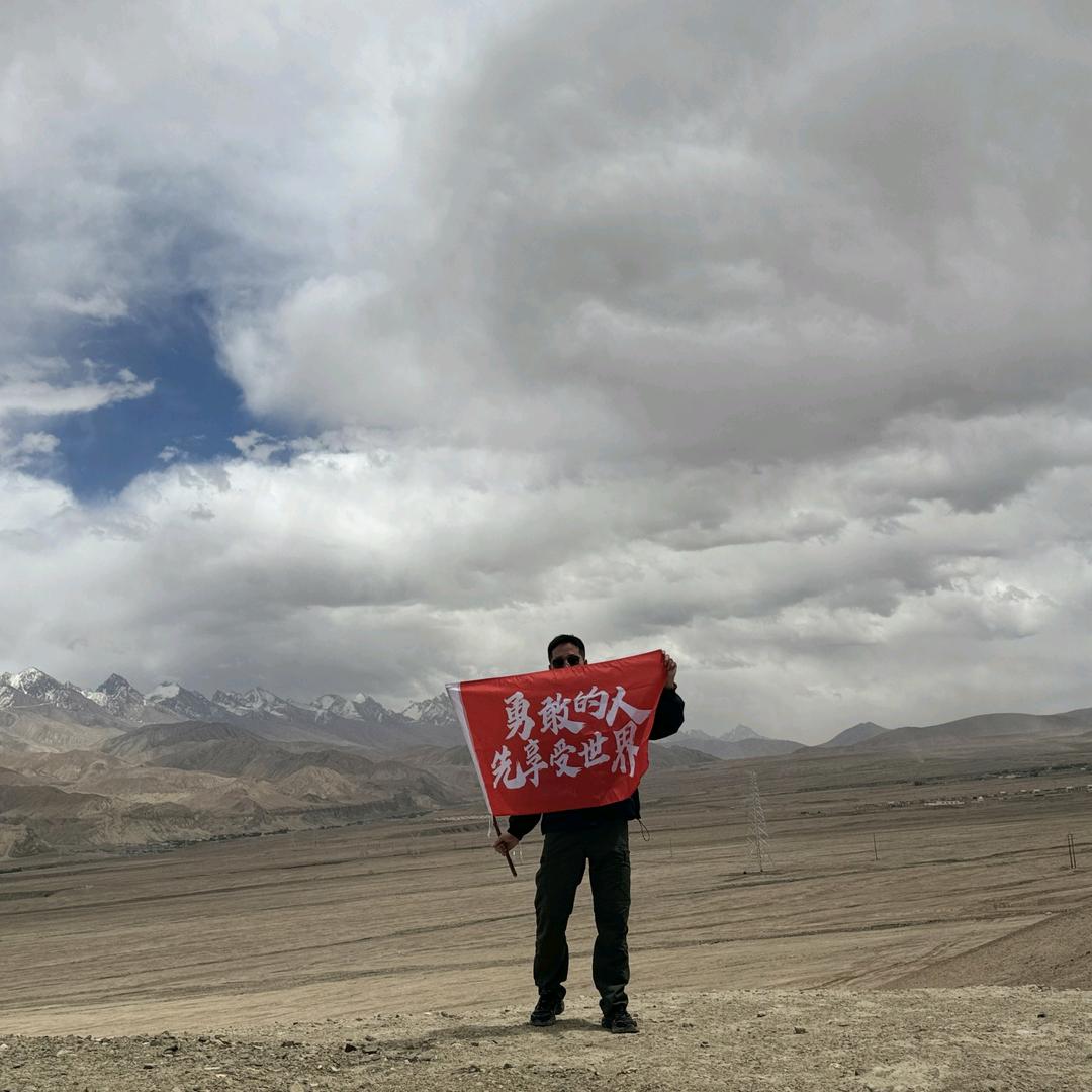 爱自驾的小男孩