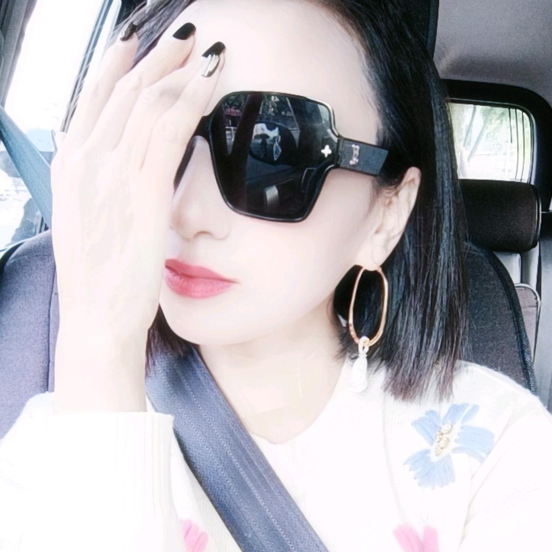 啃青苹果的女人• 珠珠