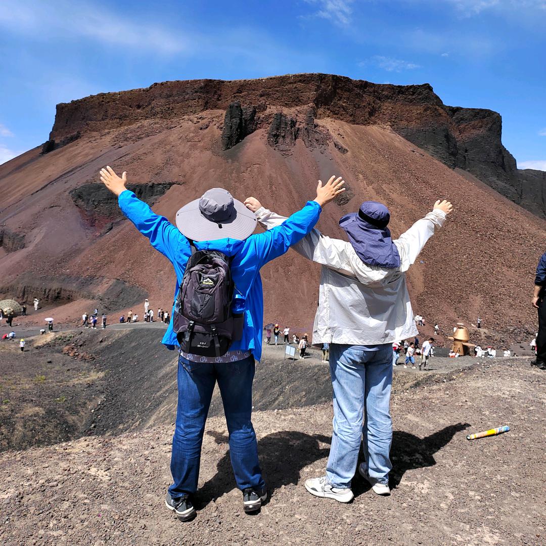 打凹凸曼的小怪兽